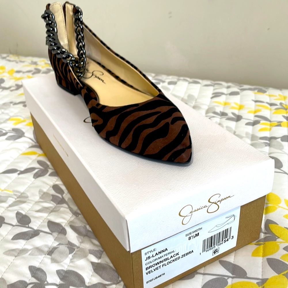 Brand new beautiful Jessica Simpson flats with ankle chain, never worn
